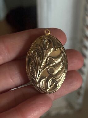 Vintage large ornate Gold Floral Engraved Oval Locket Pendant